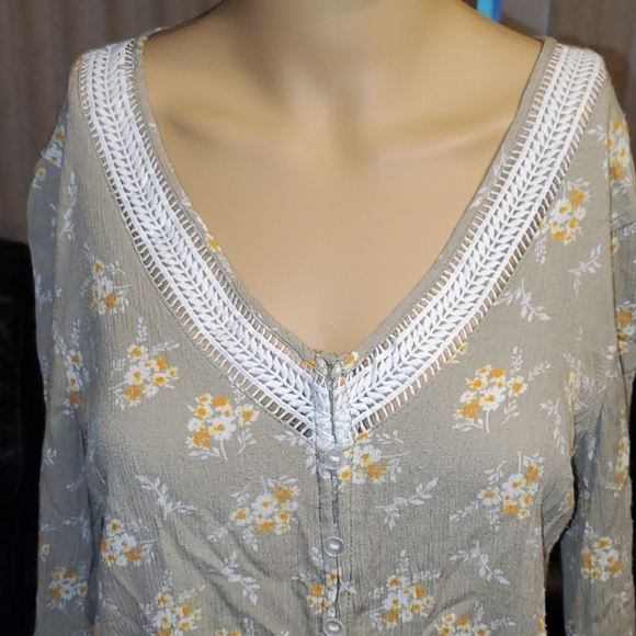 Excellent condition Hippe Rose foral shirt small - Picture 2 of 6